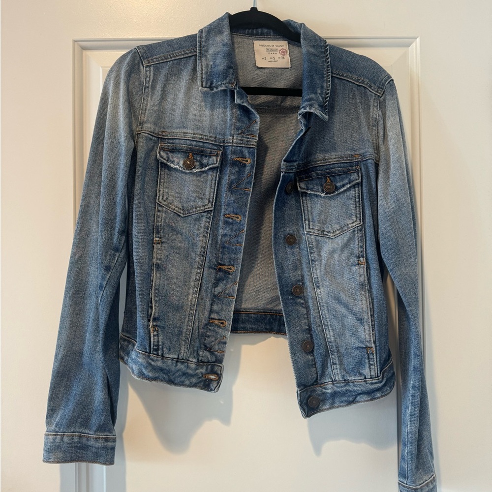 Zara Classic Light Wash Denim Jacket - Women